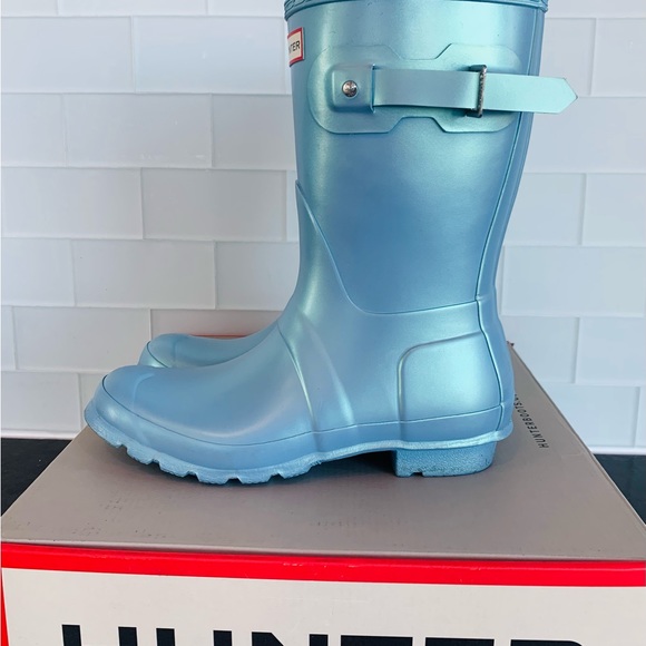 Hunter Huntress Light Blue Winter/ Rain Boot, w/ box, size 9 - Picture 3 of 6